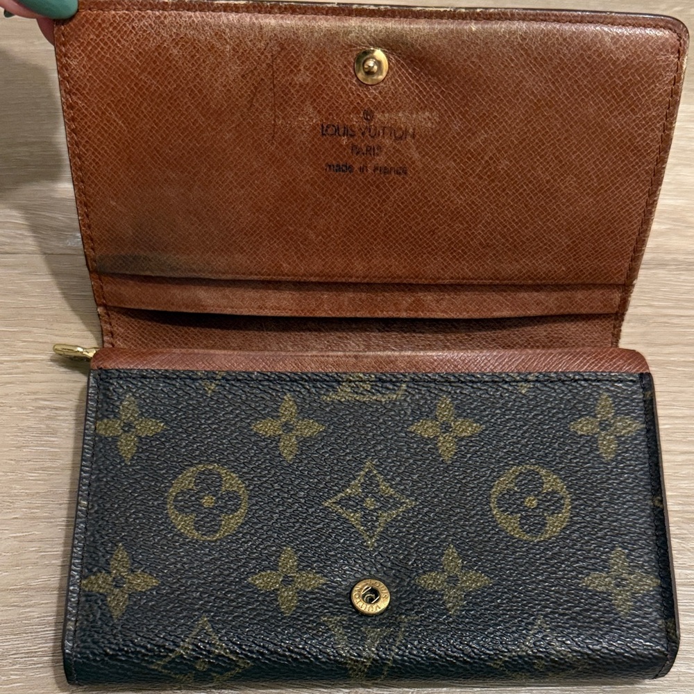 Louis Vuitton Vintage Monogram Wallet - Picture 3 of 11
